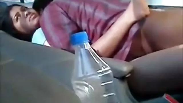 a cair para trás, a partilhar Pila vídeo de pornô com mulher bem gostosa dupla falsa.