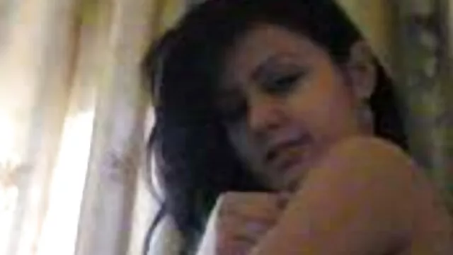Ruiva mega-cabra anal fodida num vídeo pornô de lésbicas se chupando bar