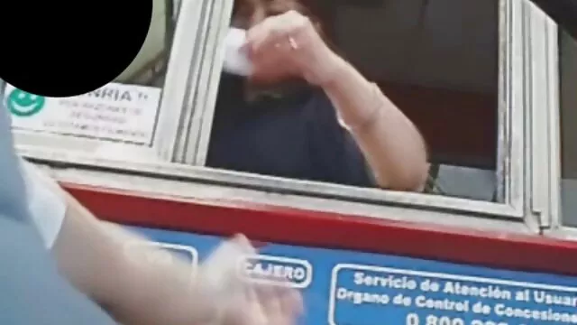 A rapariga russa vídeo pornô as brasileiras gostosas mostra rata nua a Taxista no carro.