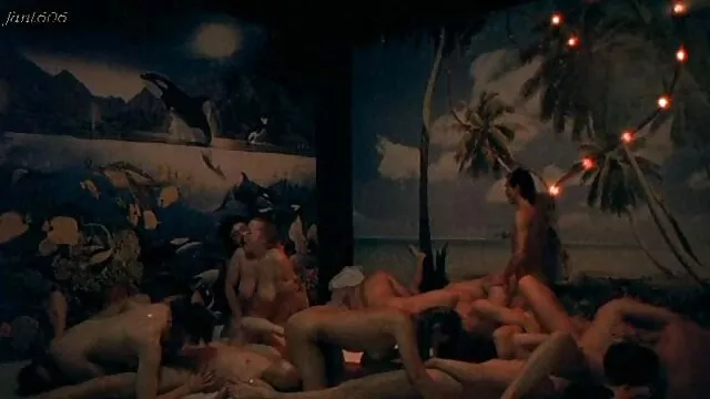 A ruiva chega ao orgasmo antes da webcam. mulheres peladas vídeo pornô