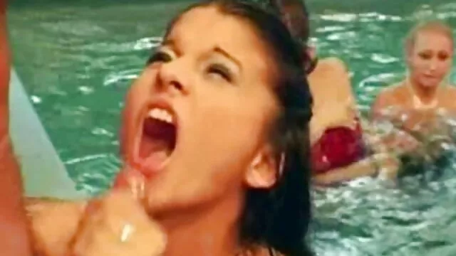 Uma miúda russa chupada pelo pênis do amante videos porno de ruivas gostosas no final da porra caseira.