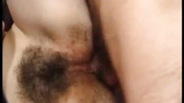 A miúda grávida masturba-se com vibrador preto à vídeo pornô aluno comendo professora frente da webcam.