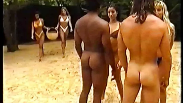 Casal jovem de sexo caseiro russo em posição video porno com negra brasileira de cão