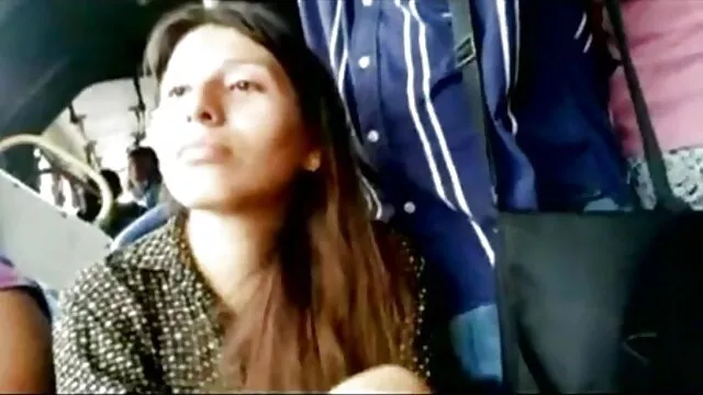 A prostituta Lambe Bolas da estrada e vídeo pornô mulher batendo siririca chupa pilas ao motorista.