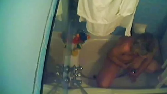 A porra da irmã russa fode com o irmão (irmão vídeo pornô das safadinha russo e irmã incesto))