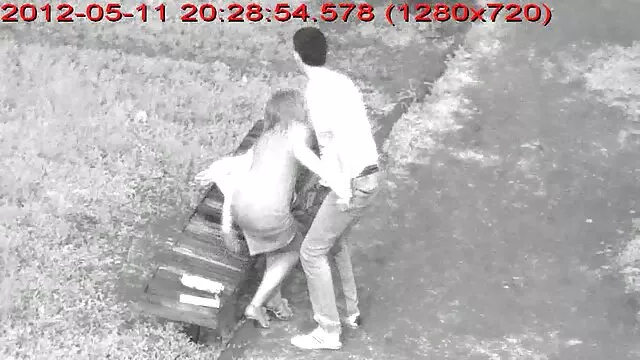 O secretário russo dá sexo vídeo pornô com mulher peituda anal ao chefe na secretária.