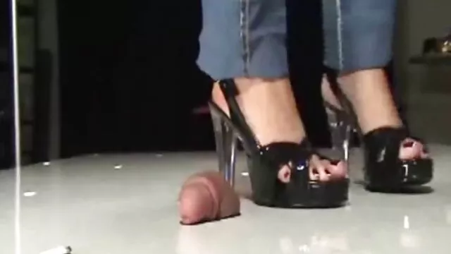 Bonecos de Hentai tridimensionais vídeo de pornô bem gostoso giros.