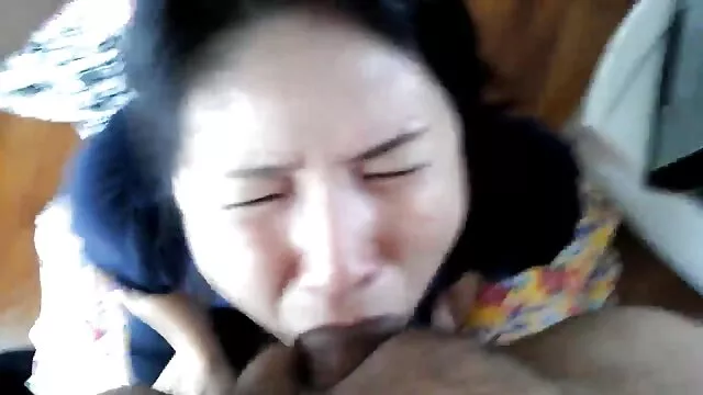 Urinar em público na Auto-estrada morena gostosa vídeo pornô para um cabelo escuro sexy