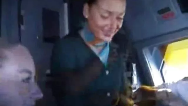 Galhos russos mijam atrás das ver video porno com novinha garagens sem saberem da câmara escondida.