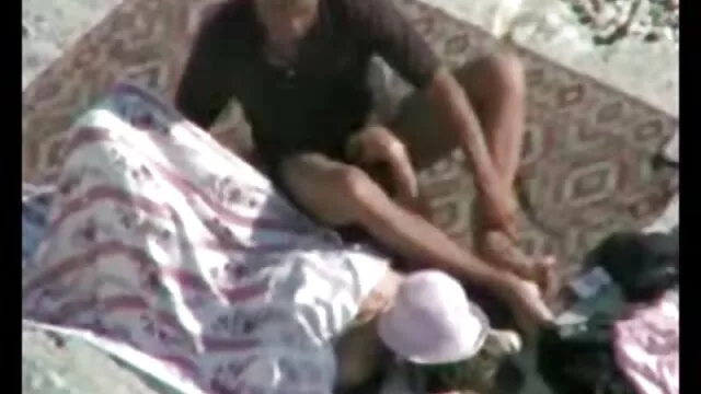 Conversa privada ao ar livre com vídeo de pornô com anãzinha o MBlackAWhite