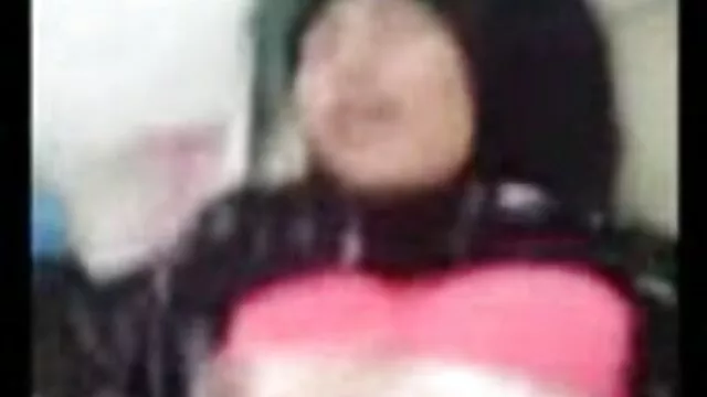 O agente público de cabelo claro e óculos está lixado na minha vídeo pornô vídeo pornô de novinha secretária.