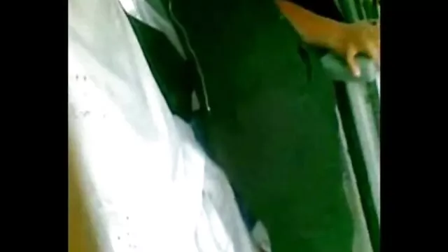 Roxy dá um belo serviço de vídeo pornô das coroas gostosas lábios antes de foder o cu.