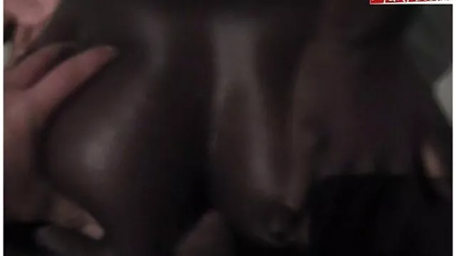 A russa fode uma miúda com Mamas grandes e vídeo de pornô mulher da bundona tamanho 7.