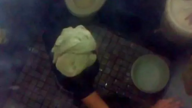 O homem russo por Dinheiro fodeu o hottie vídeo pornô de menininha bem novinha