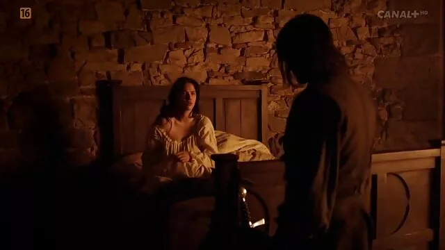 sexo sensual vídeo pornô mulher linda à frente da lareira