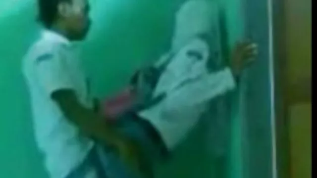 Mijando em cima da mesa de videos de sexo brasileiras novinhas vidro