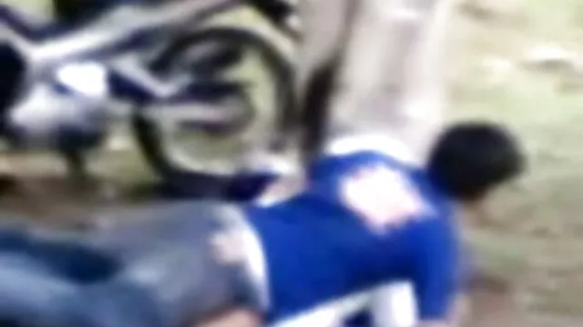 Babe patética Lambe esperma com Rata peluda de amante vídeo pornô comendo a vizinha gostosa