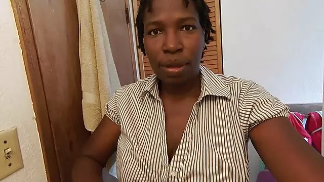 A puta vídeo de pornô só as novinhas transando russa Gina Gerson fode-lhe o cu com um brinquedo.