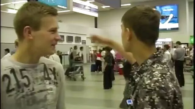As raparigas russas vídeo pornô com baixinha fizeram sexo lésbico em vez de treinarem no ginásio.