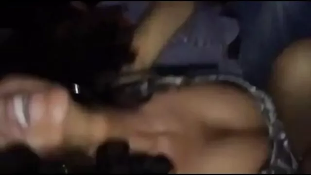 A carrinha russa seduziu videos de sexo mulatas a loira por sexo na casa de banho pública.