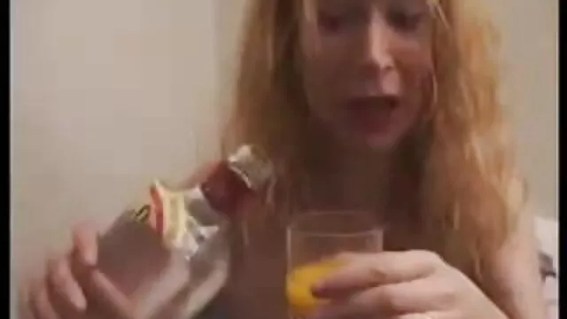 Modelo da webcam russa JaneElitee a tocar na vídeo de pornô mulheres gostosas rata com um vibrador grande.