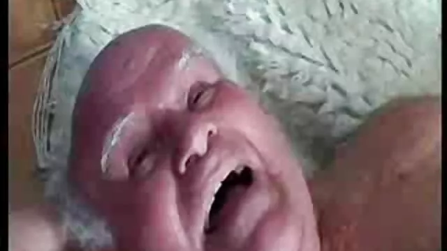 O Pai Natal Assistente chupa um tubo vídeo de pornô das gostosona grande.