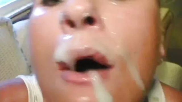 Sara Jay dá a esta sortuda um trabalho fantástico de inalar novinha fazendo vídeo pornô e um trabalho de Mamas.