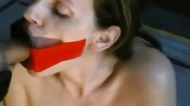 A Selena Blaze explode vídeo de sexo pornô gostoso e chupa uma pila grande no autocarro.