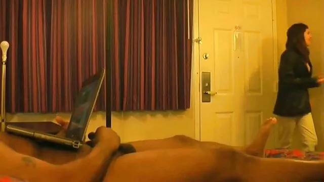 a mãe profissional ensina a adolescente a foder. vídeo pornô mulher loira gostosa