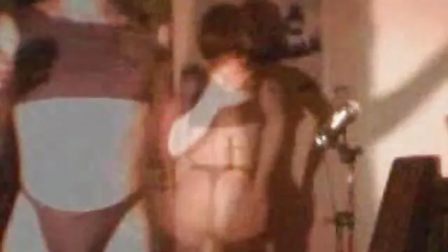 Sexo em grupo vídeo de pornô com a mulher mais gostosa do mundo no jacuzzi