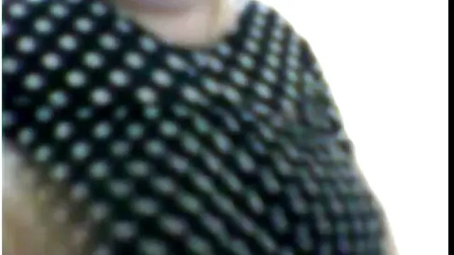 O russo a Meter os dedos na vídeo de pornô com mulheres morenas rata fodida no rabo em posição.