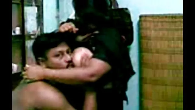Seduzido rabo Virgem de 18 anos de beleza na pila vídeo pornográfico das morenas