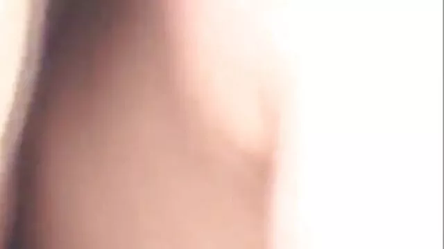 Priya mulher gostosa fazendo vídeo pornô Pryce desliza a sua pilinha entre enormes Natuals a ordenhar
