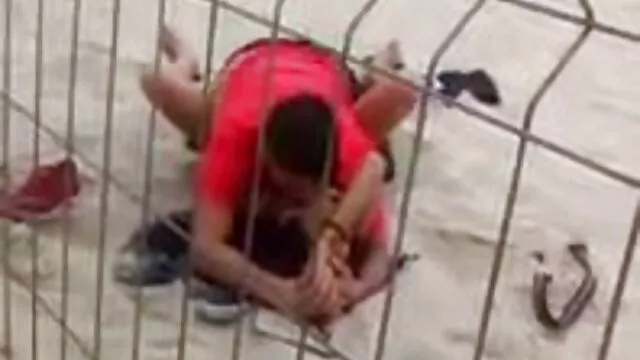 Prostituta russa ensina novinha fazendo video porno sexo virgem