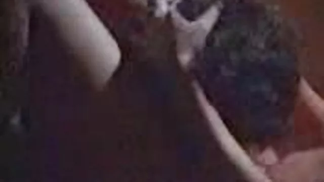 A miúda portuguesa veste-se de lingerie. videos porno com loiras novinhas