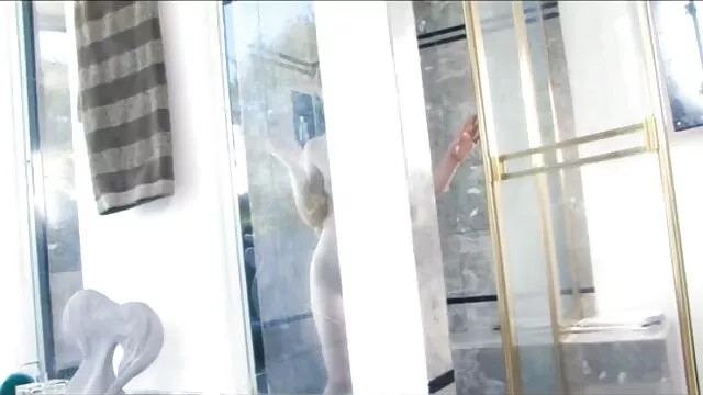 Ladyboy depois da operação Amy em videos pornos com novinhas gostosas vídeo POV sem preservativo